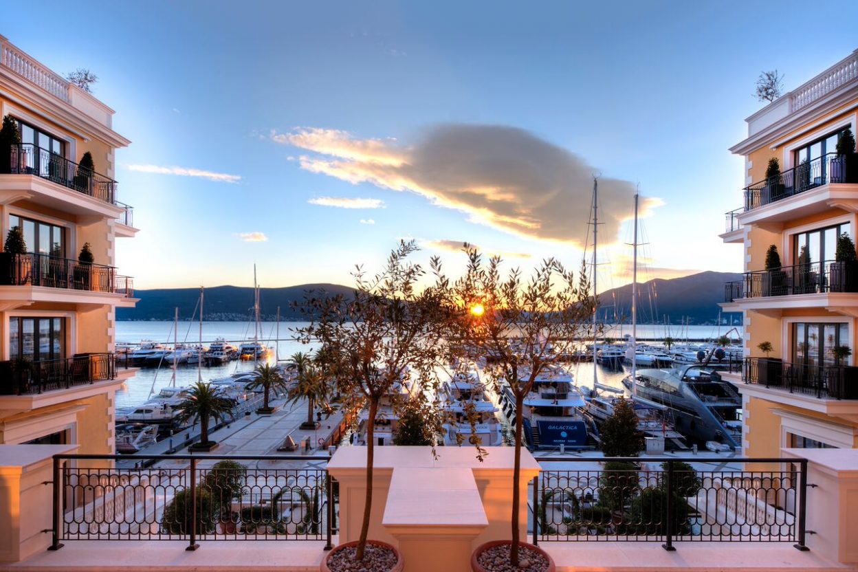 Regent-Hotel-Porto-Montenegro---yacht