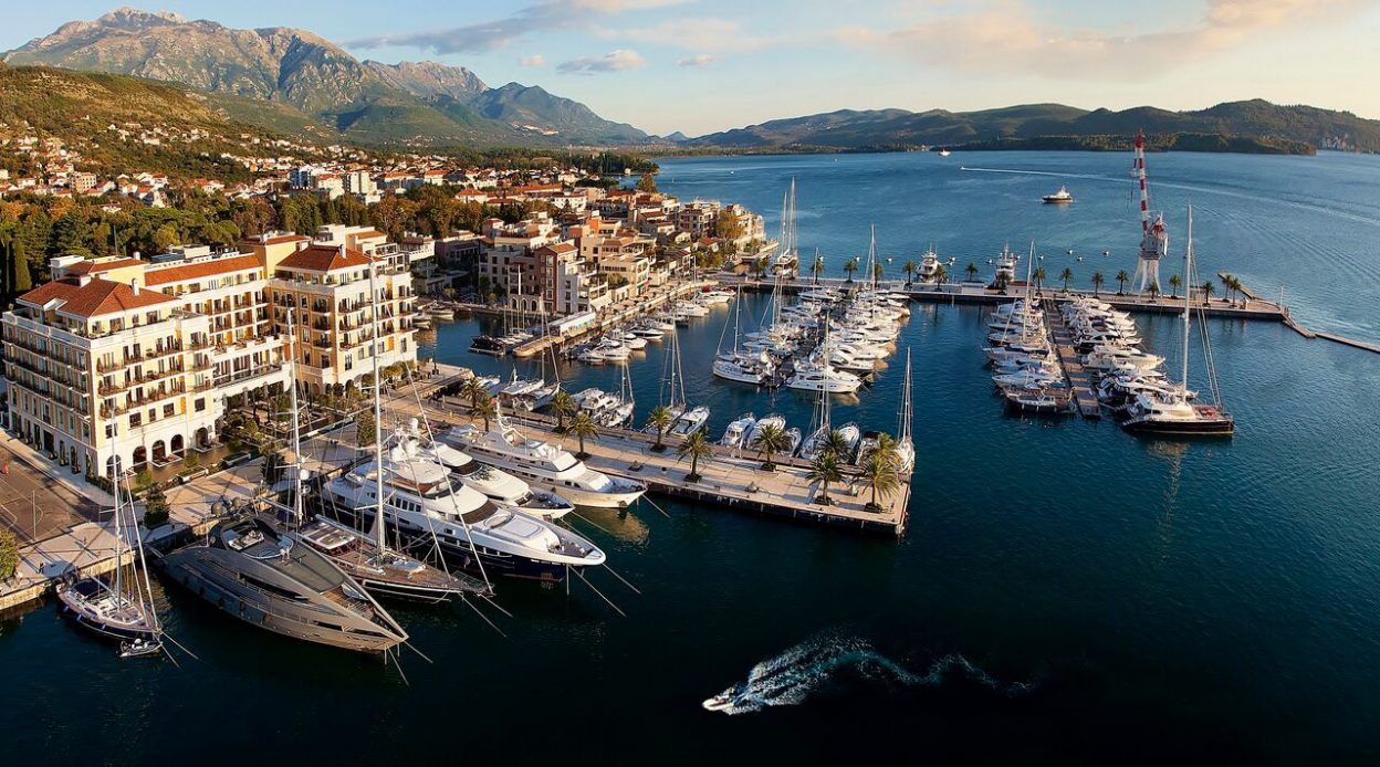 Regent-Hotel-Porto-Montenegro---yacht