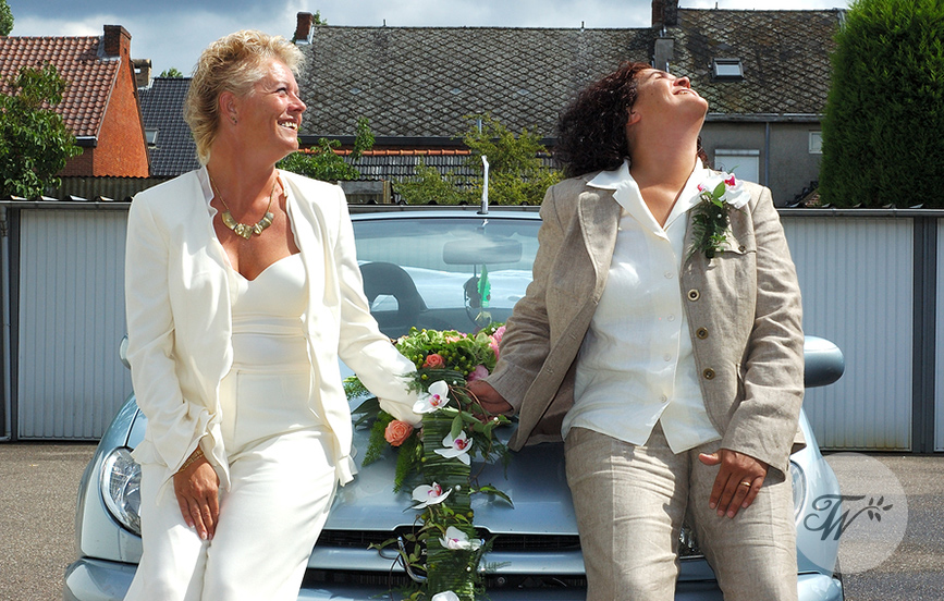 Tourist-Wedding---Lesbian-wedding---Bigstockphoto---copyright---sam100