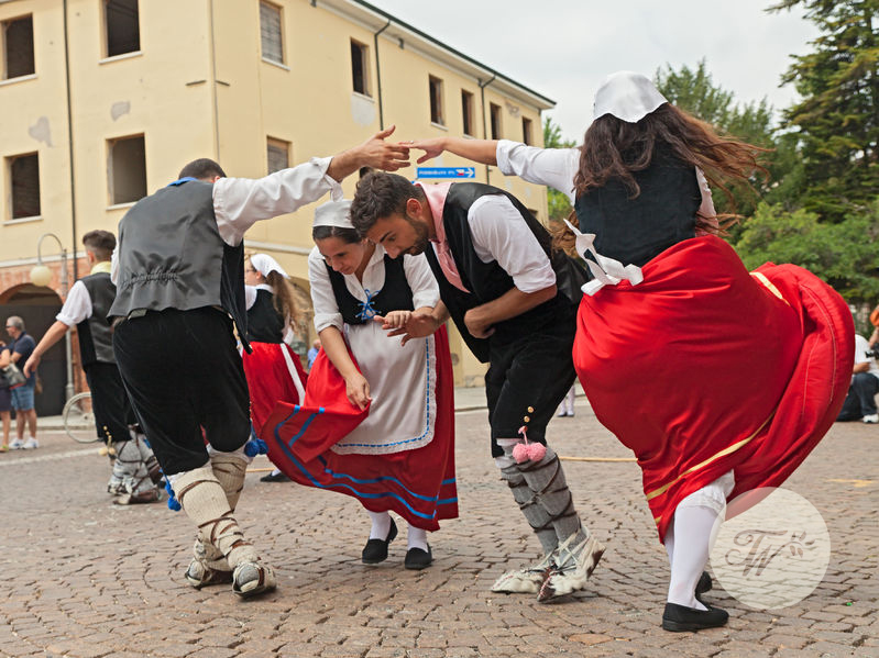 italy traditional dance